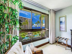 TV - Hawaiian Inspired 2BD Ocean View Condo (Lahaina)