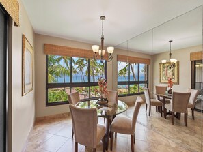 Dining - Walk to Waves, Snorkeling, Golf & Restaurants (Lahaina)