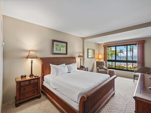 2 bedrooms, iron/ironing board, WiFi, bed sheets - Walk to Waves, Snorkeling, Golf & Restaurants (Lahaina)