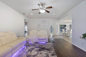 Interior - Prosper Paradise (Prosper)