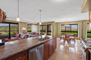 Interior - Golf Course & Mountain Views - Kaanapali Alii 2106 (Lahaina)