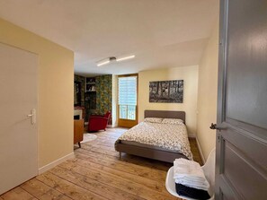 2 bedrooms, iron/ironing board, travel crib, WiFi