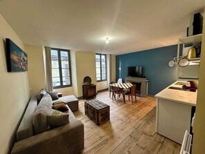 Smart TV, fireplace, books