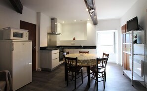 Réfrigérateur, four à micro-ondes