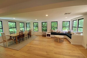 TV - Renovated 3BR Home near High Falls / Stone Ridge (Accord)