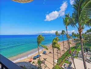 On the beach - Sunsets, Sea Breezes & Oceanfront Living | Sleeps 6 w/ Resort Amenities (Lahaina)