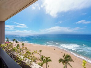 On the beach - Front-Row Seats to the Pacific | Oceanfront, Sleeps 6 w/ Resort Amenities (Lahaina)