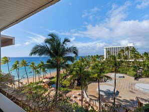 A resort with a pool, palm trees, and a beach view. - Walk to Waves, Snorkeling, Golf & Restaurants (Lahaina)