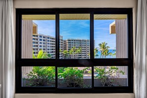 Interior - 7th Floor Ocean Views – Professionally Managed (Lahaina)