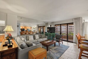 TV - Beachfront Condo – Location, Location, Location (Lahaina)