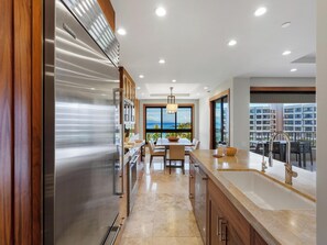 Coffee/tea maker, fridge, microwave, oven - Platinum Rated and Professionally Managed (Lahaina)