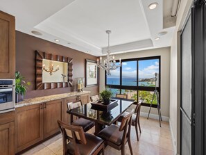 Dining - Ocean Views & Resort Amenities at Kaanapali Alii w/ Private Lanai (Lahaina)