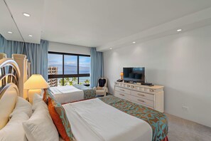 2 bedrooms, desk, iron/ironing board, WiFi - Walk to Waves, Snorkeling, Golf & Restaurants (Lahaina)