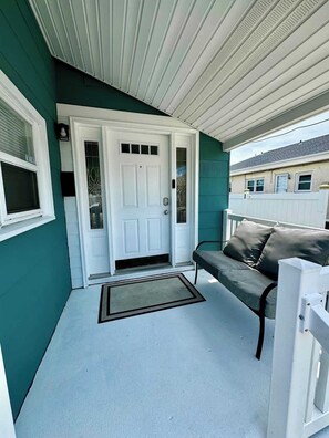 Terrace/patio - Charming Back Bay Bungalow - Steps to Beach & Boardwalk (Wildwood)