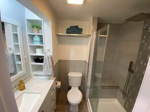 Shower, hair dryer - Charming Back Bay Bungalow - Steps to Beach & Boardwalk (Wildwood)