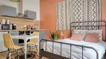 Fer et planche Ă repasser, Wi-Fi, draps fournis