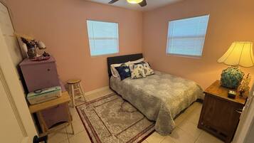 2 多间卧室、办公桌、免费 WiFi、床单