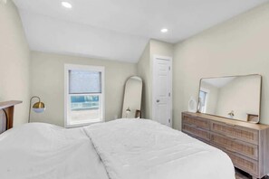 1 bedroom, iron/ironing board, WiFi, bed sheets - Steps to the Beach - Piccola Dolce Casa Al Mare (Belmar)