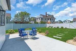 Outdoor dining - Steps to the Beach - Piccola Dolce Casa Al Mare (Belmar)
