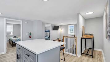 2 bedrooms, iron/ironing board, WiFi