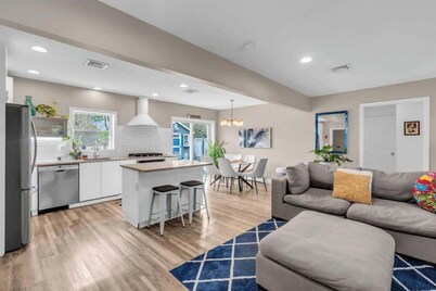 2BR -  Beach Home - Huge Yard - Walk to Beach