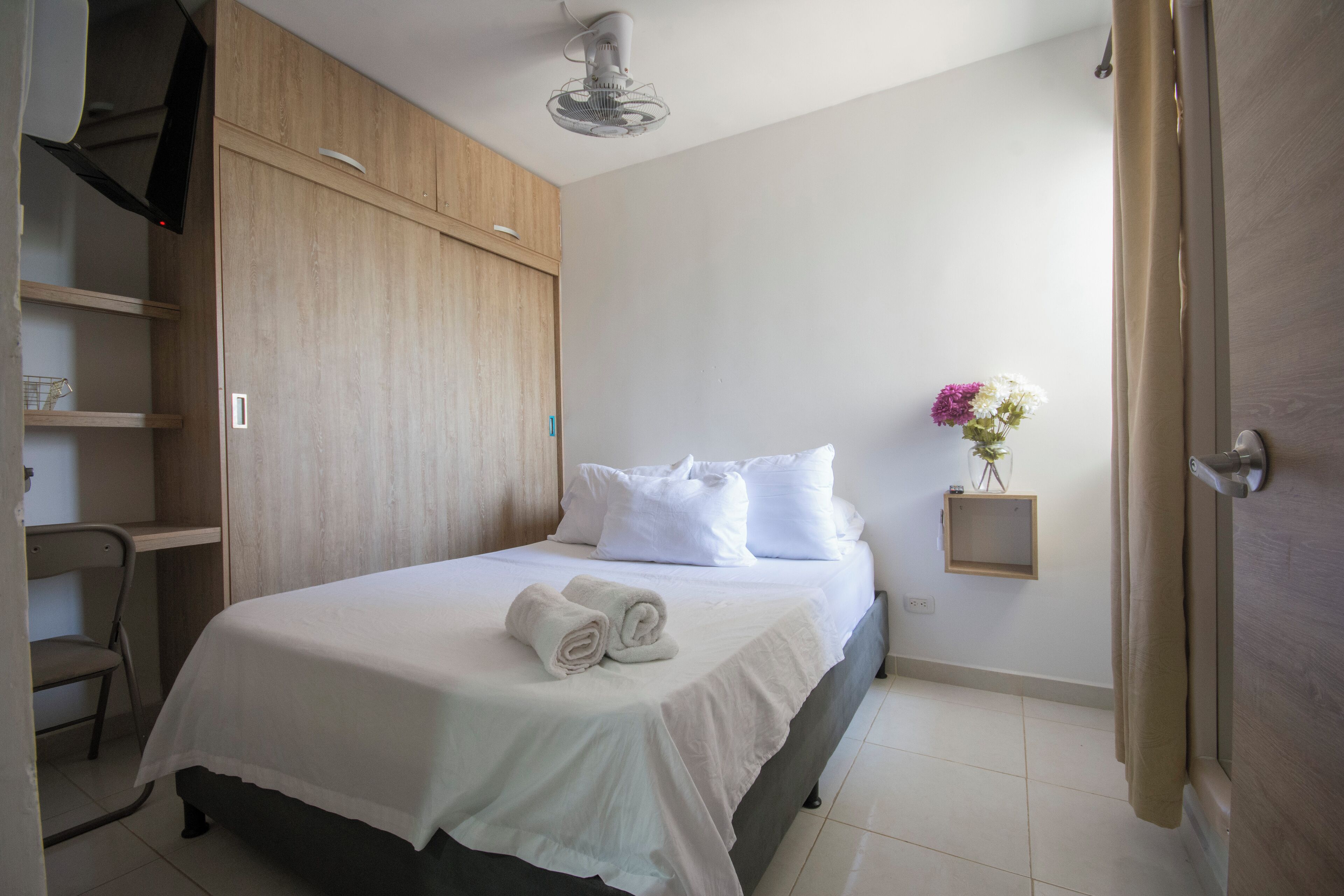 3 chambres, fer et planche à repasser, Wi-Fi, draps fournis