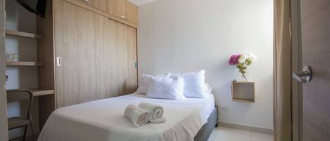 3 chambres, fer et planche à repasser, Wi-Fi, draps fournis