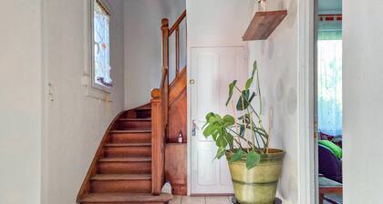 4 bedroom lovely home in Hallignicourt