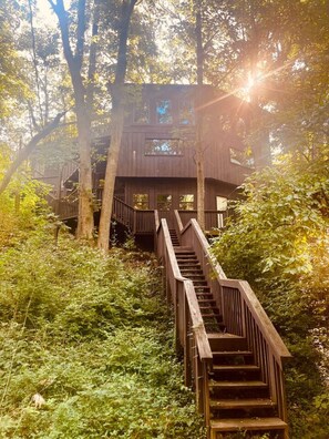 Exterior - One-of-a-kind dodecagonal retreat (Columbia)