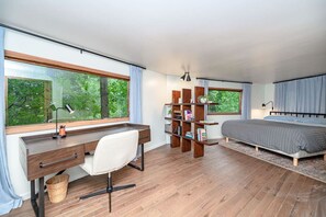 3 bedrooms, desk, free WiFi, bed sheets