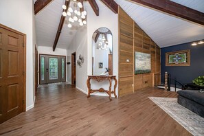 Interior - One-of-a-kind dodecagonal retreat (Columbia)