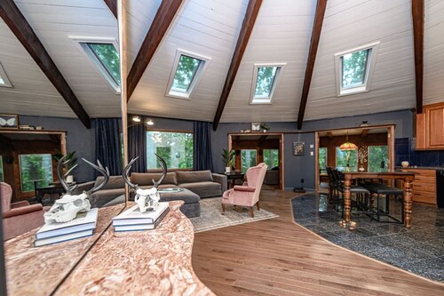 One-of-a-kind dodecagonal retreat