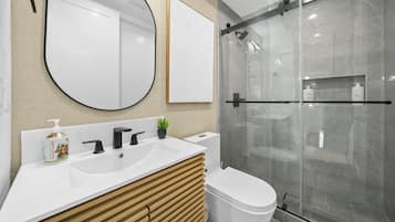 Comfort Single Room, Non Smoking | Bathroom