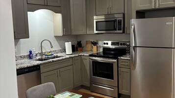 Mikrowelle, Ofen, Herdplatte, Geschirrspüler