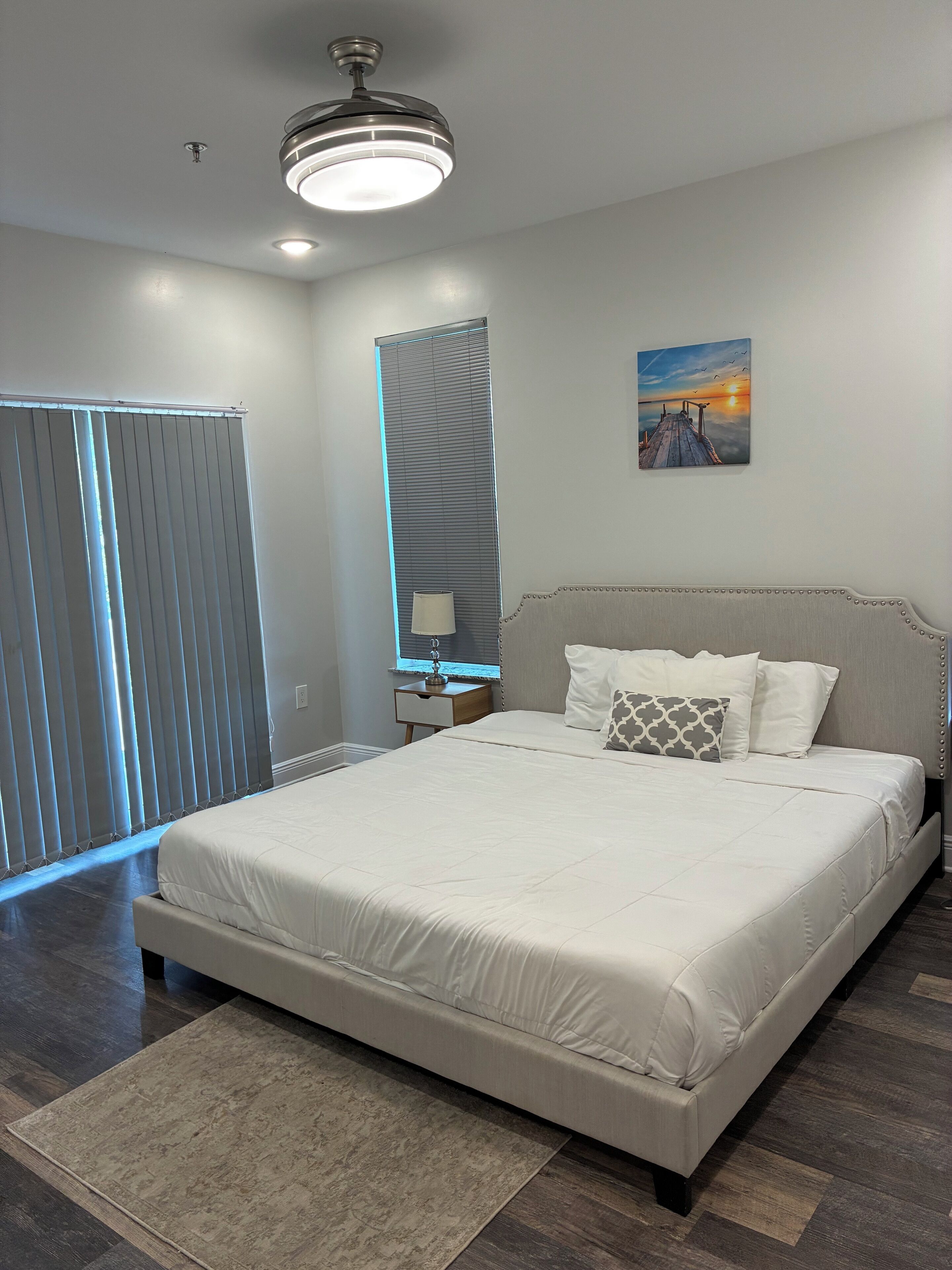 1 dormitorio, tabla de planchar con plancha, wifi y ropa de cama