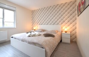 4 bedrooms, iron/ironing board, travel cot, free WiFi