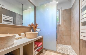 Douche, séchoir à cheveux