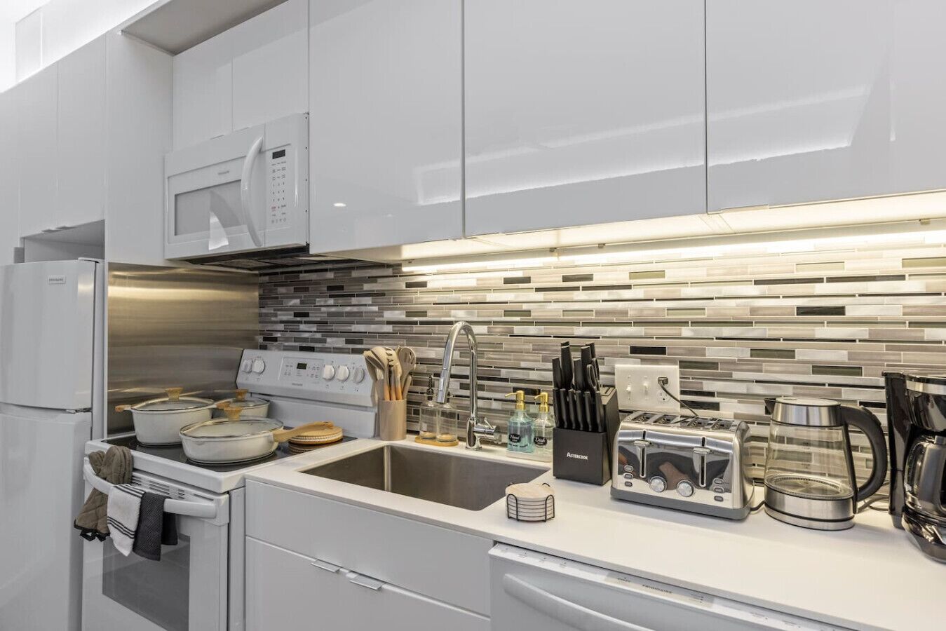 Microwave, stovetop, dishwasher, coffee/tea maker