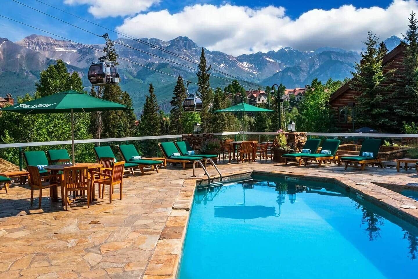 室外游泳池，恒温泳池