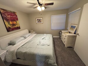 Iron/ironing board, WiFi, bed sheets - Artsy 1BR condo 3 blocks from ocean. Pool Hot tub Gym balcony in Indianlantic (Indianlantic)