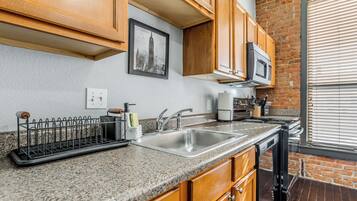 Micro-ondes, four, plaque de cuisson, lave-vaisselle