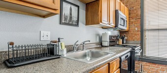 The Historic Urban Retreat/Downtown with View!