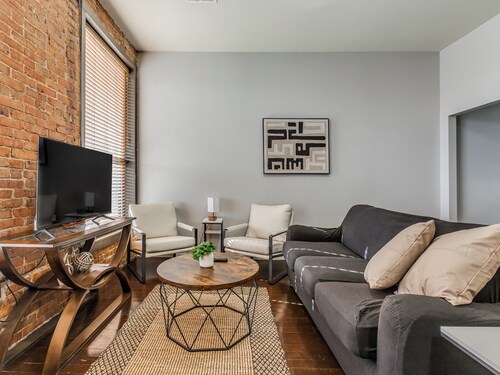 The Historic Urban Retreat/Downtown with View!