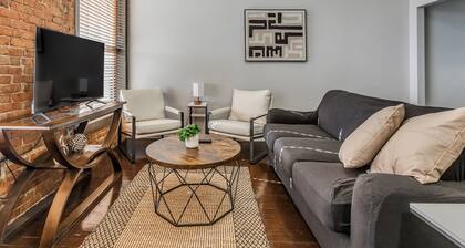 The Historic Urban Retreat/Downtown with View!