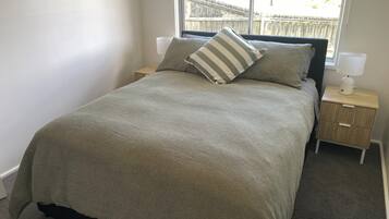 3 室のベッドルーム、WiFi、ベッドシーツ