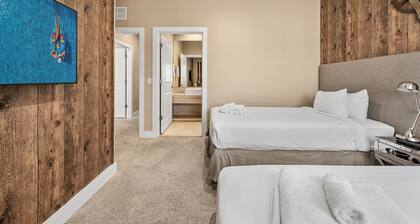 Bright and Modern Townhome at Magic Village - Superb Disney Location