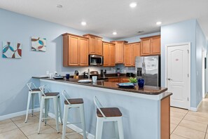 9 bedrooms - Resort Stay w Pool Amazing Amenities (Davenport)