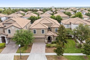 9 bedrooms - Resort Stay w Pool Amazing Amenities (Davenport)