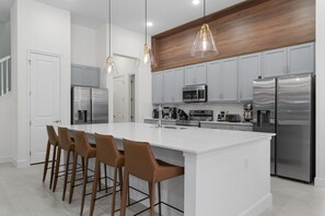 House, Accessible - Brand New Modern State of the Art Home Sleeps 31 (Kissimmee)