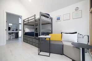 7 bedrooms, WiFi, bed sheets